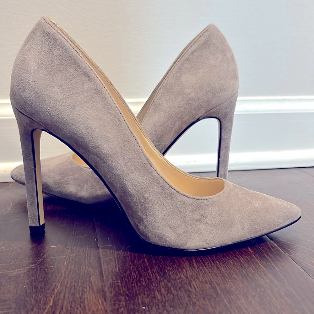 Nine West genuine suede/leather light grey pumps heels 5.5
